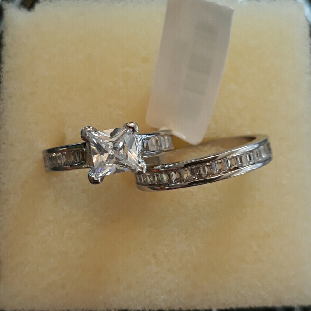 SIMULATED DIAMOND RING SET